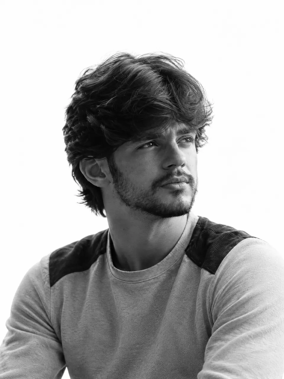 Fernando Camilo, retrato de estúdio em preto e branco